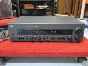 เครื่องปรีแอมป์ (Preamplifier) ที่รวมฟังก์ชันวิทยุ (Tuner) NAD Monitor Series 1700 Preamp Tuner