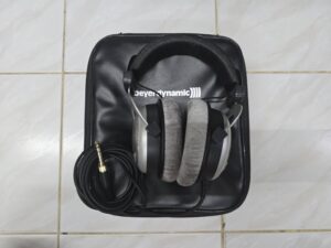 Beyerdynamic DT 880 อุปกรณ์ครบกล่อง