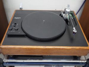 เครื่องเล่นแผ่นเสียง Sota Sapphire VI Turntable