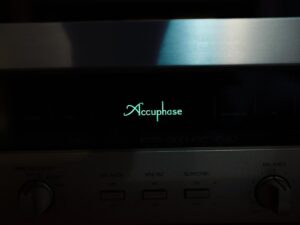 Accuphase E-210 เป็นอินทิเกรตแอมป์ (Integrated Amplifier)