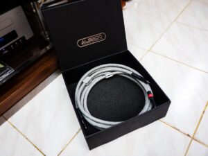 ALBEDO Monolith Reference MKII (2m, RCA)