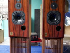 Harbeth Super HL5 + ขาตั้งไม้ Guizu ตรงรุ่น (ขายแล้ว)