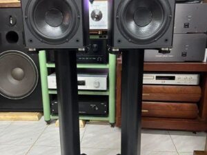 Wilson Benesch Arc ตู้คาร์บอนไฟเบอร์