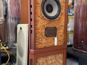 Tannoy Stirling (รุ่นแรก) แผงหน้าไม้อัดคอร์ก