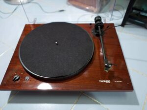 เครื่องเล่นแผ่นเสียง Thorens TD 295 Mk 4